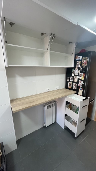 Sen╠âor Y Chica 2